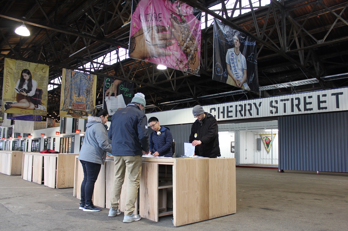 Dornsife students surveying pier visitors